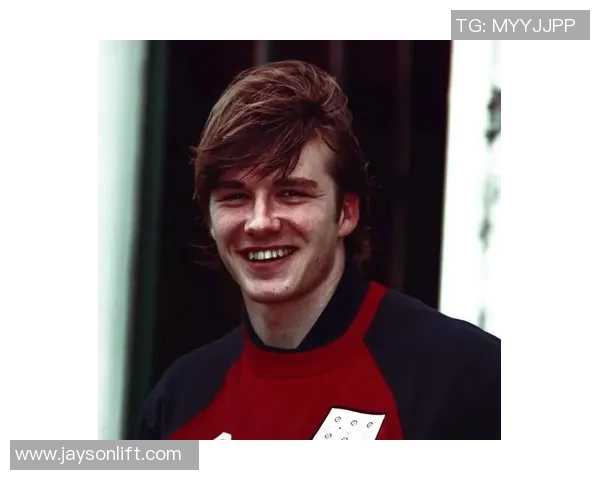 贝克汉姆的传奇人生与足球生涯回顾:从绿茵场到全球偶像的崛起之路 贝克汉姆的传奇人生与足球生涯回顾:从绿茵场到全球偶像的崛起之路