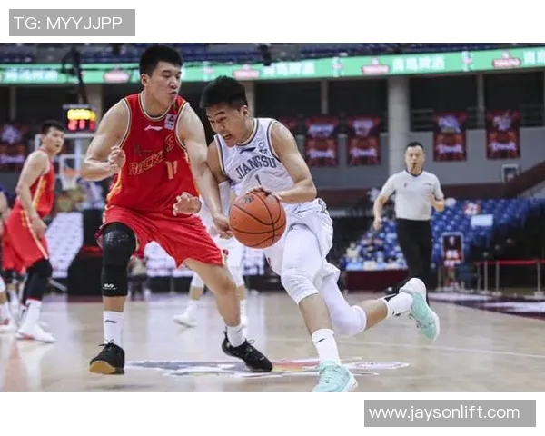 武汉篮球队与重庆篮球队赛后复盘分析球员个人能力表现及影响