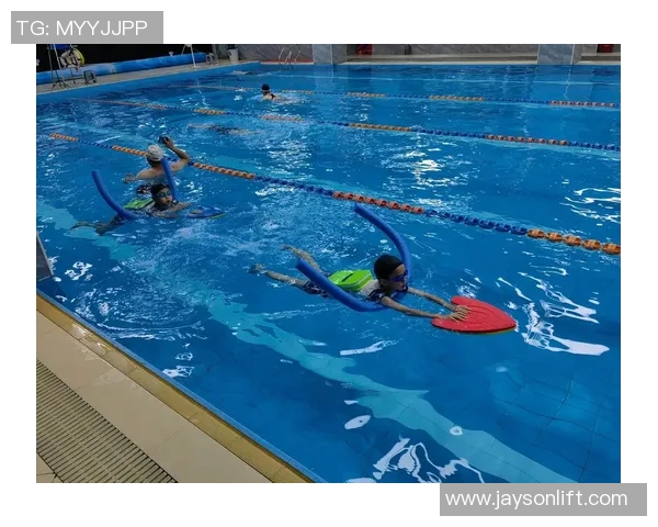 如何从零基础开始有效学习游泳并掌握基本技巧与安全知识