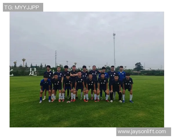 一米七二的足球明星如何在绿茵场上书写传奇人生与梦想追逐